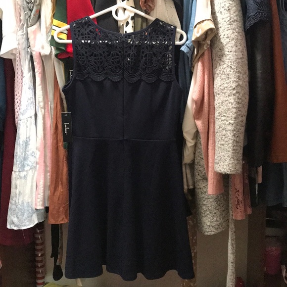 Adorable dress - Picture 2 of 3